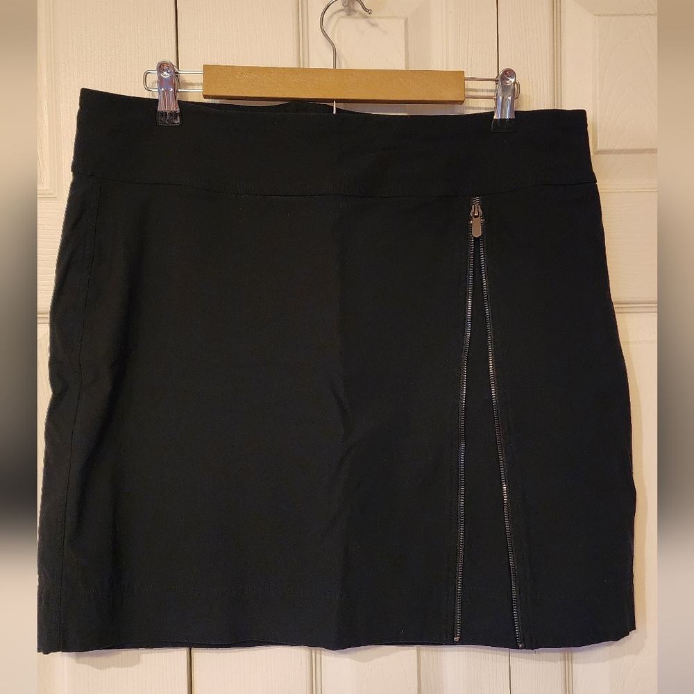 Jofit Black Skort with Zipper Accent